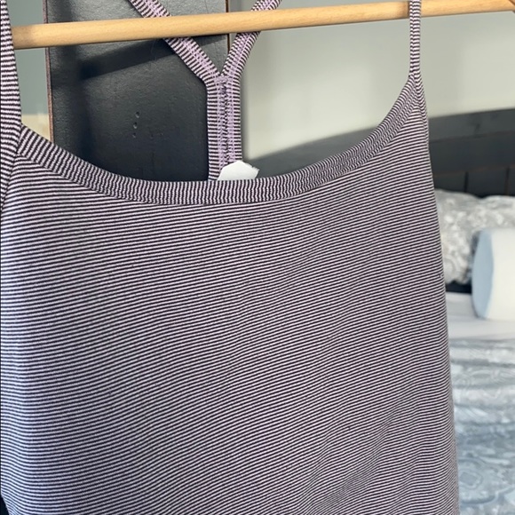 Lululemon power y size 4 light purple tank - Picture 2 of 4